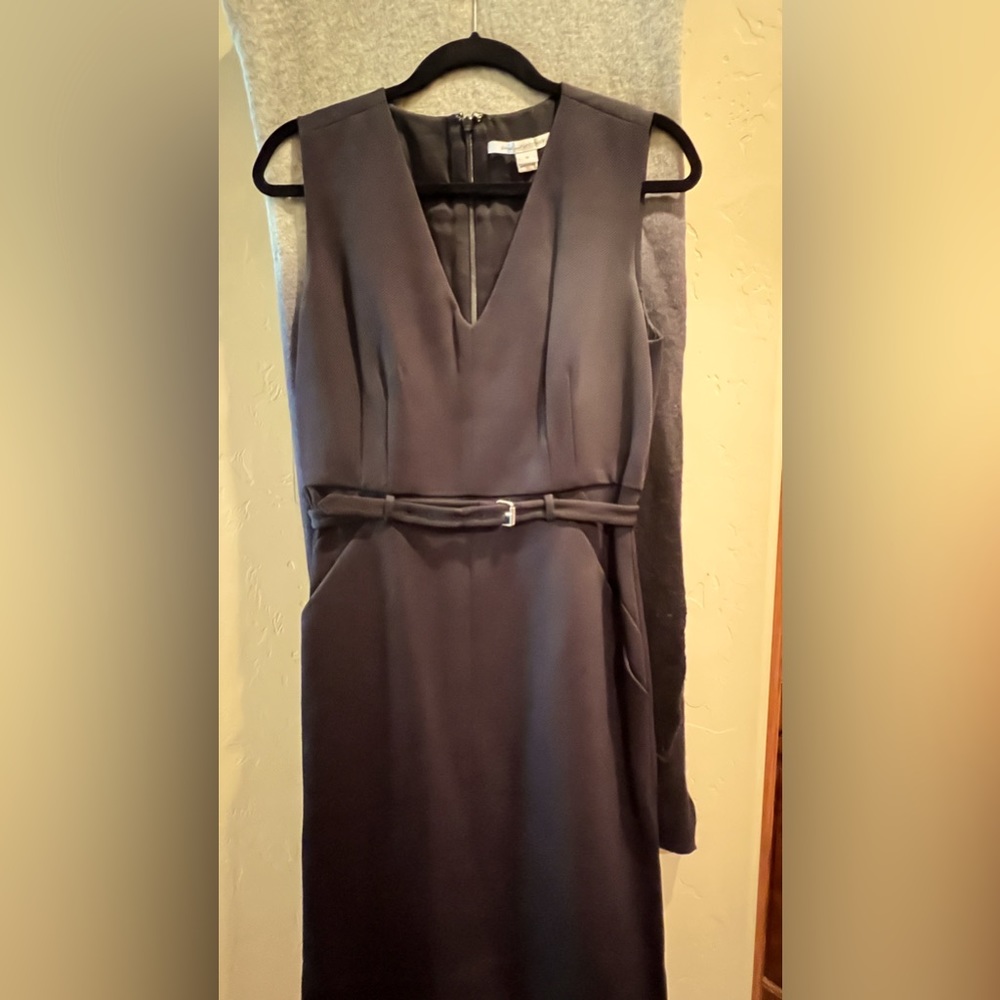 Diane Von Furstenberg black tank knee length dress with belt Size 10, pockets